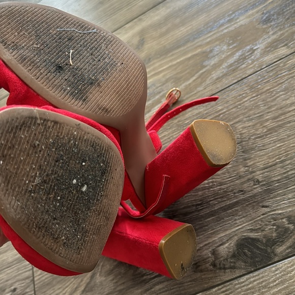 Red Heels - Picture 5 of 5